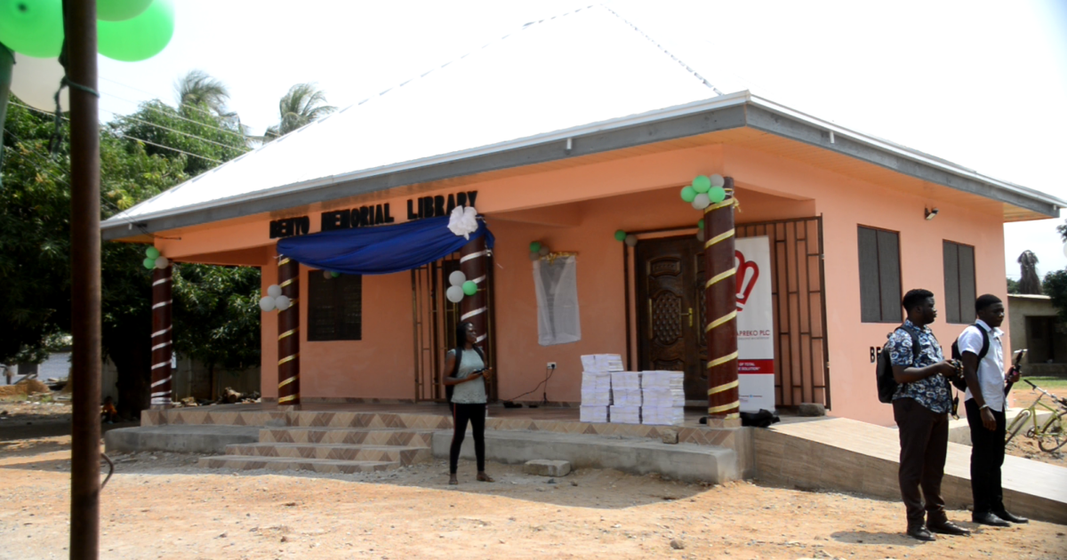 Dr Daniel Seddoh and siblings honour the memory of their mother with an ICT lab and library