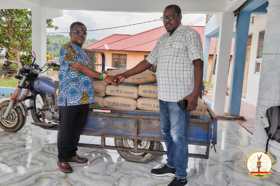 GJA Volta receives cement and GH¢5,000 donation for Press Centre Phase Two project