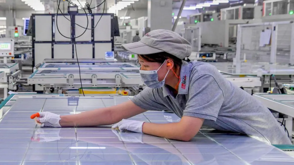 Trump imposes 15% tariff on key chip material to counter China