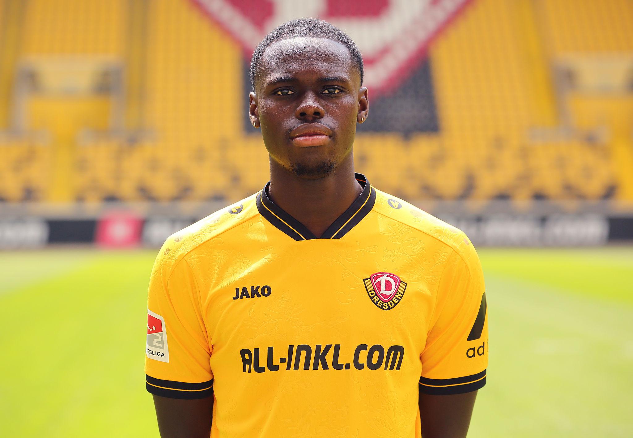 Ghana-eligible midfielder Kofi Amoako joins Hamburg from Dynamo Dresden